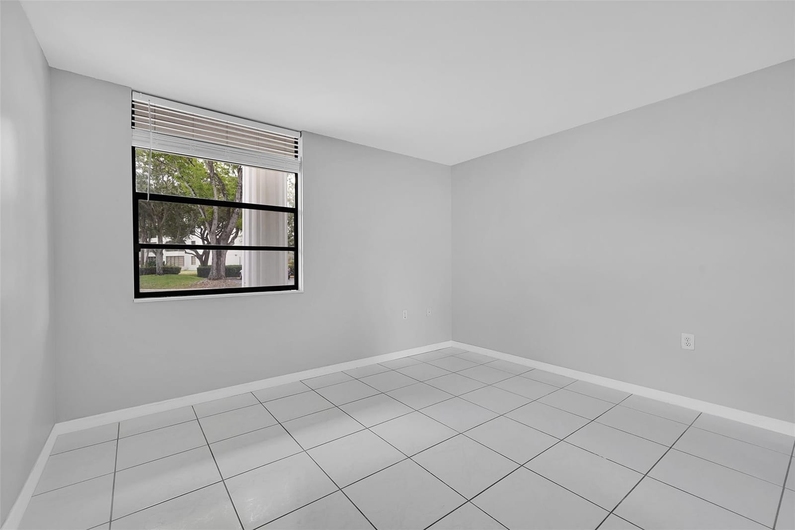 1713 Whitehall Drive 103 — photo 11