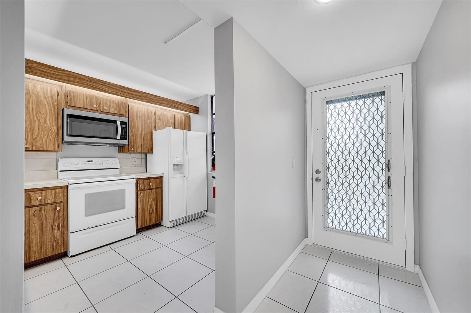 1713 Whitehall Drive 103 — photo 5