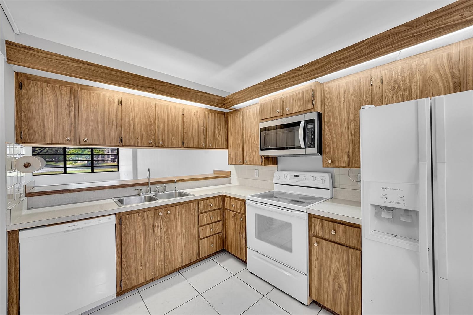 1713 Whitehall Drive 103 — photo 8