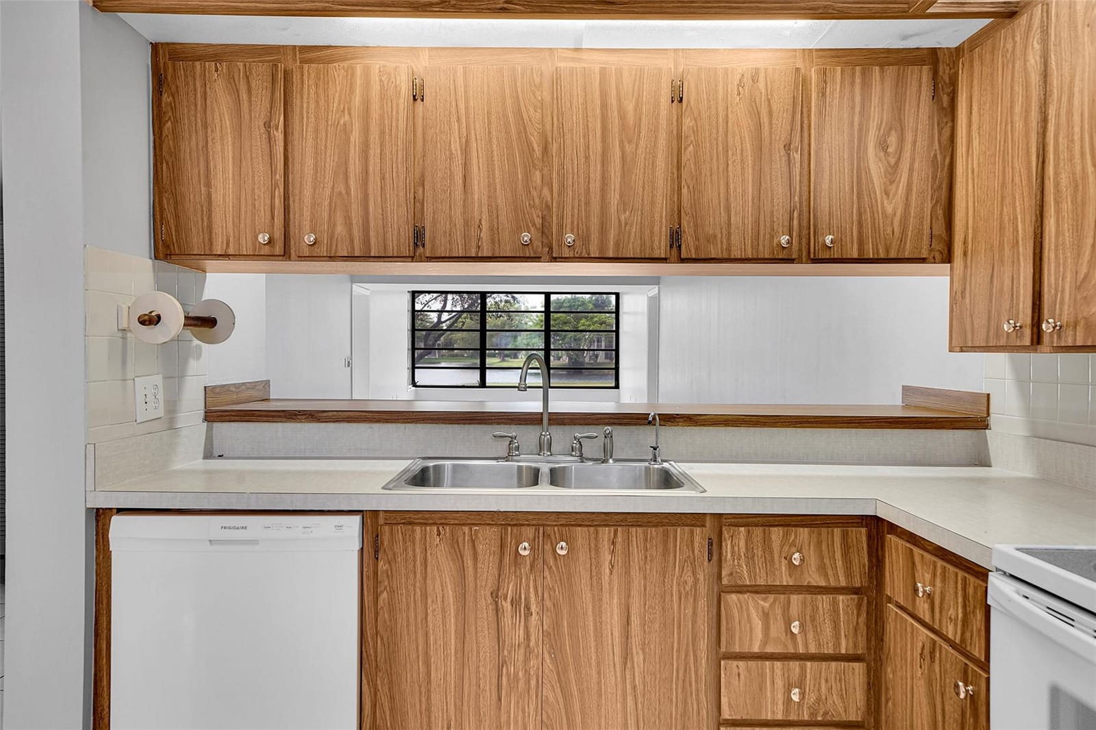 1713 Whitehall Drive 103 — photo 9