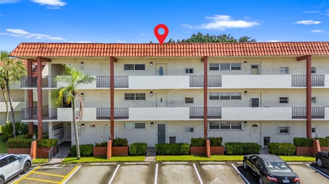 8990 S Hollybrook Boulevard Unit 305, Hollybrook Golf And Tennis Club, Pembroke Pines, FL