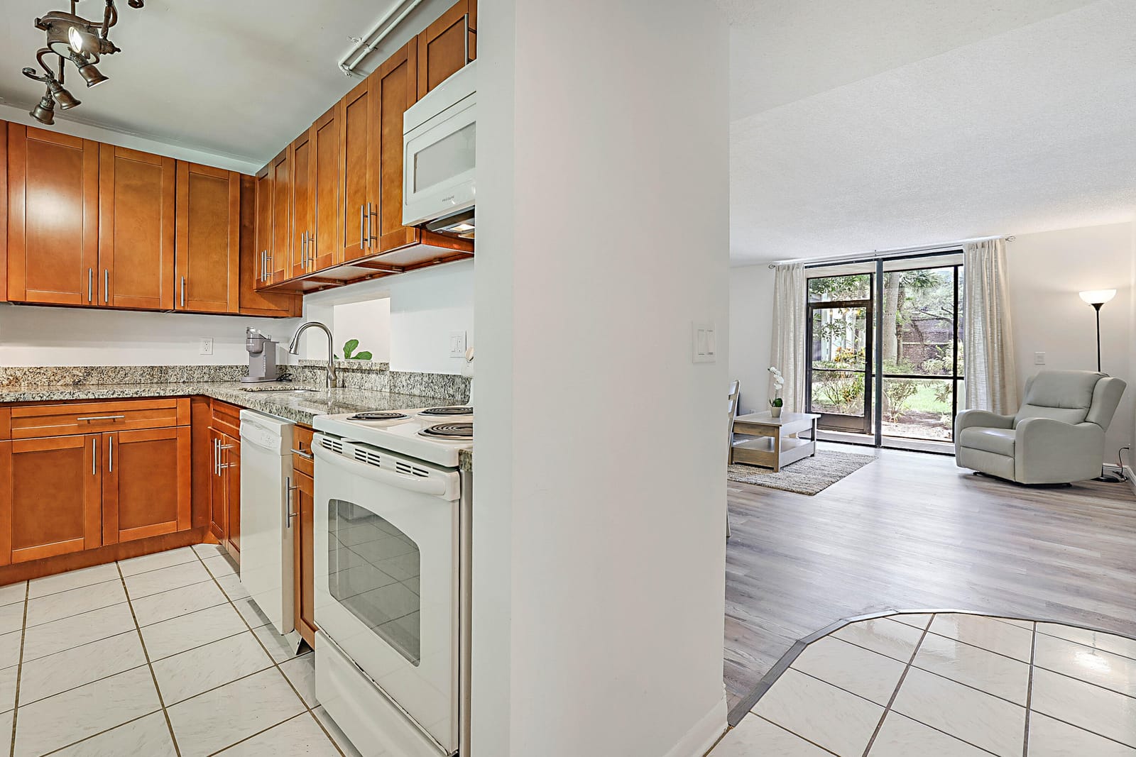 5160 Las Verdes Circle 117, Delray Beach, FL 33484 photo 10