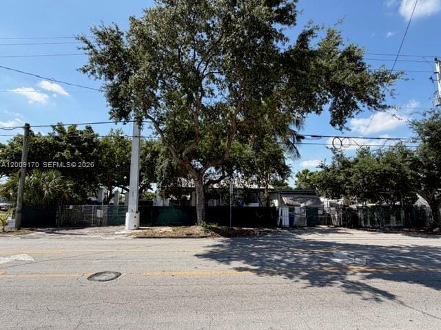 890 E 52nd Street — photo 1