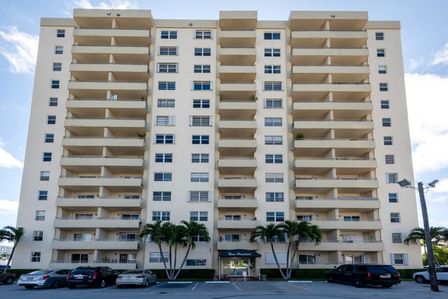 900 NE 18th Avenue 409, Victoria Park Tower, Fort Lauderdale, FL