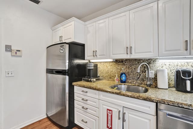 530 NE 11th Avenue, sold in Halls Add 1-134 D, Fort Lauderdale, FL