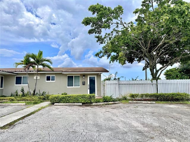 10303 NW 35th Place, Miami, FL 33147