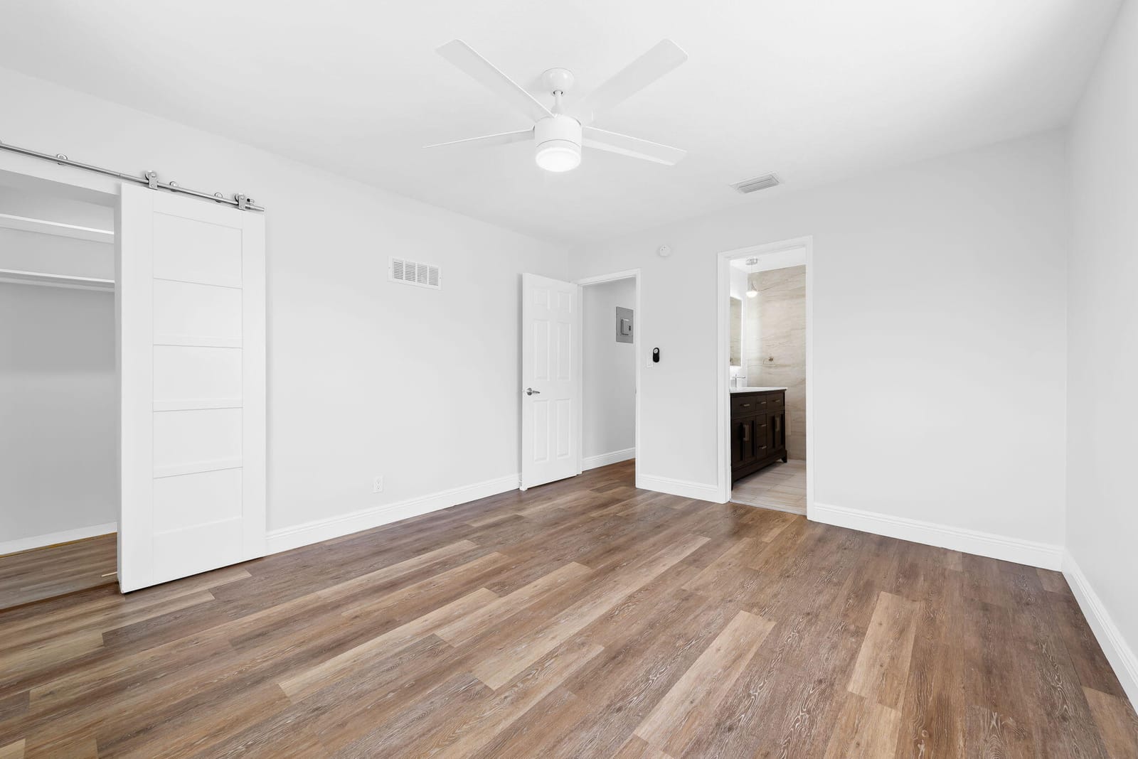 4751 NE 2nd Avenue, Oakland Park, FL 33334 photo 15