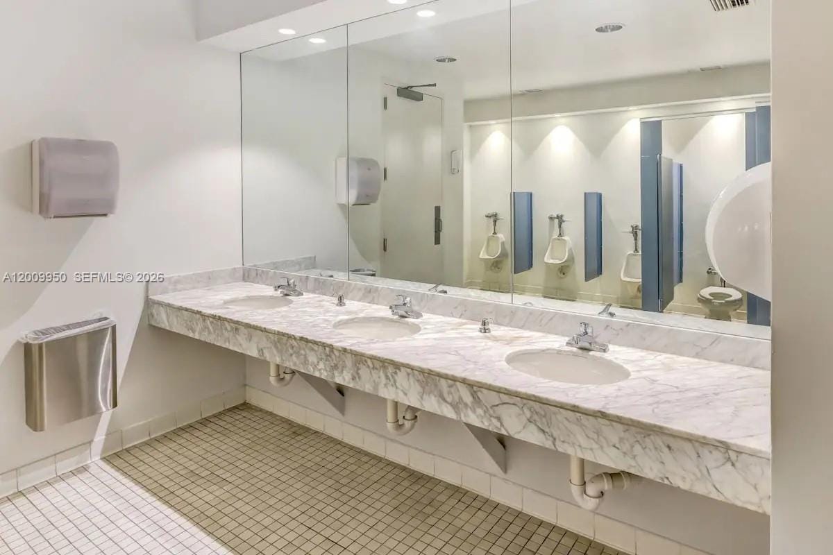 1200 Brickell Bay Drive 1404 — photo 4