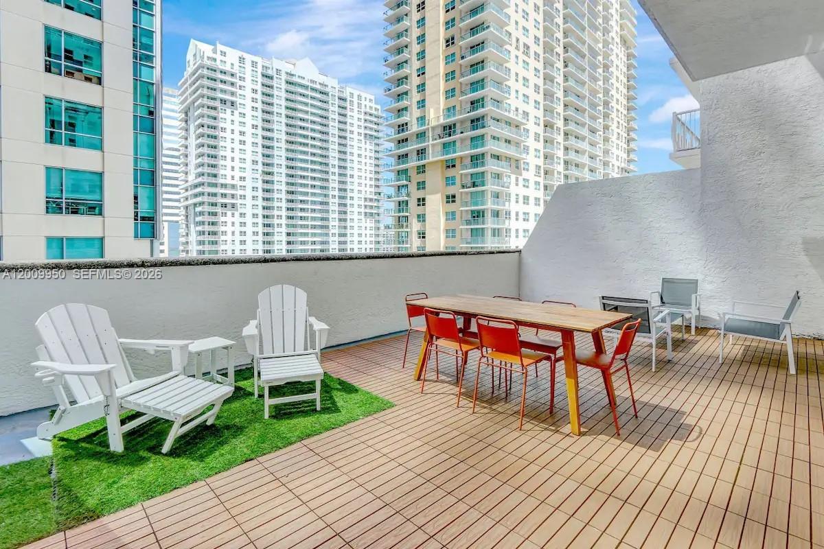 1200 Brickell Bay Drive 1404, Miami, FL 33131, Miami