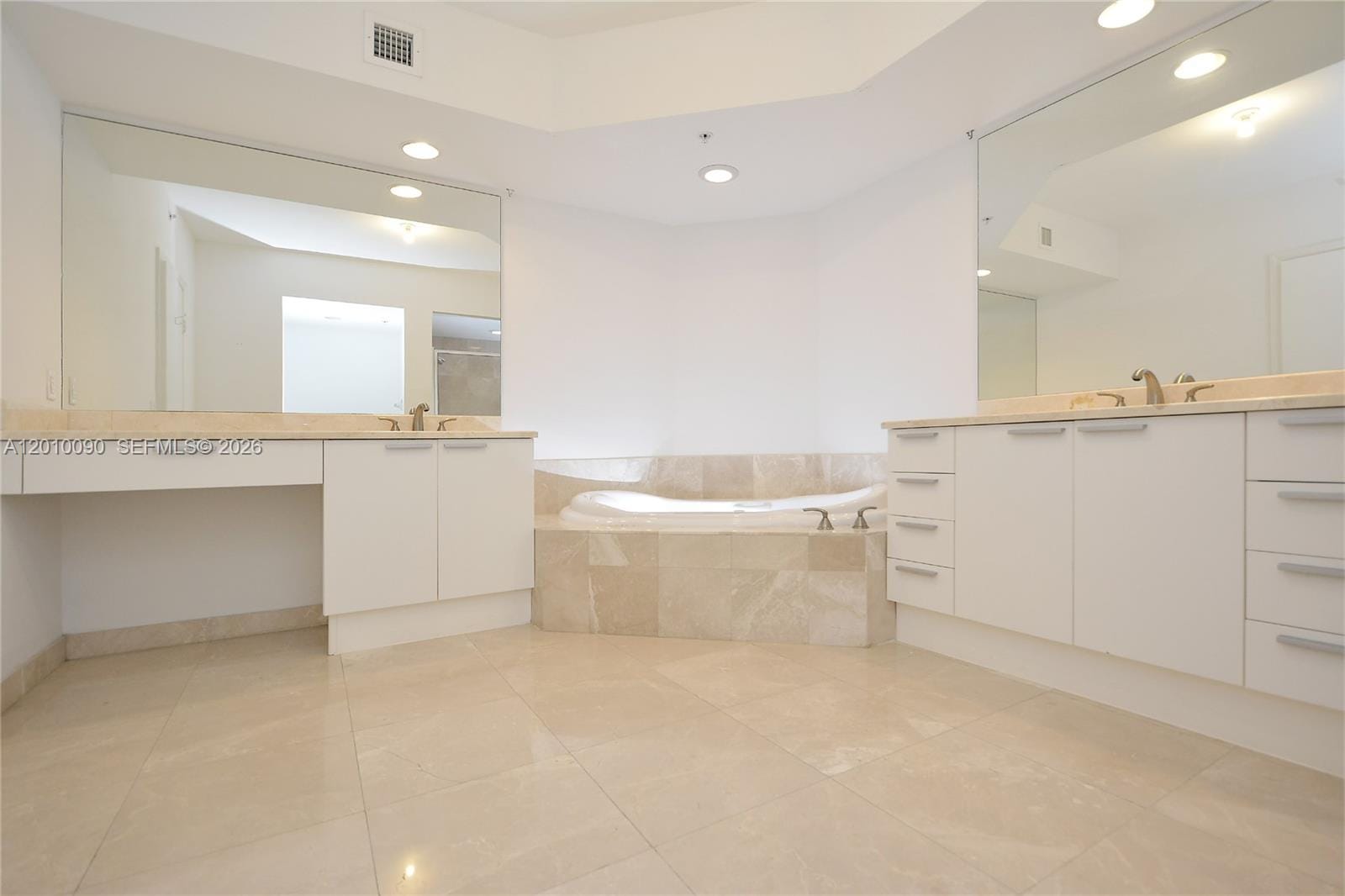 14951 Royal Oaks Lane 1609, North Miami, FL 33181 photo 14