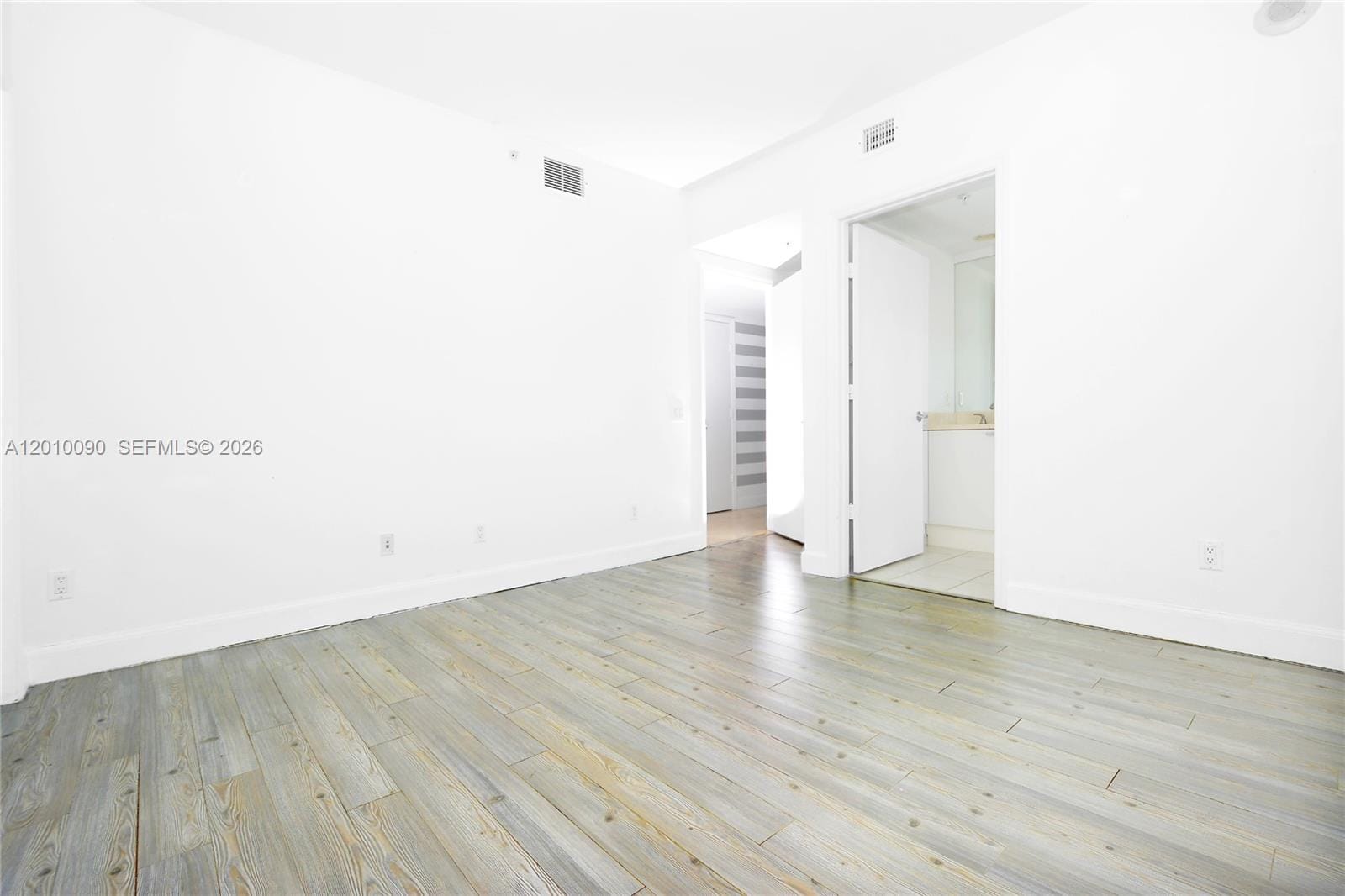 14951 Royal Oaks Lane 1609, North Miami, FL 33181 photo 22