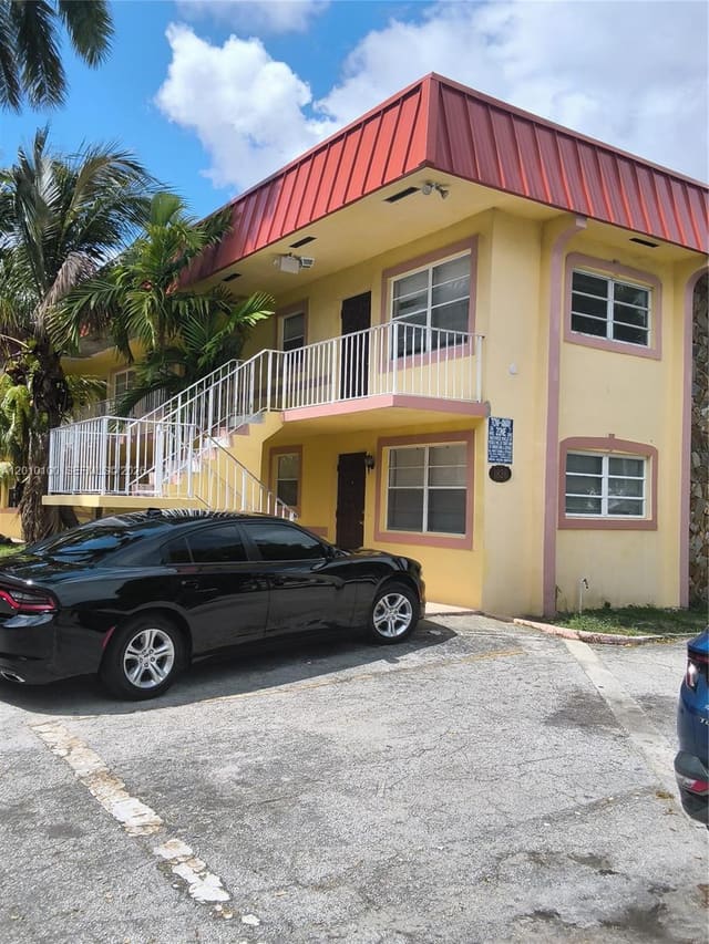 1826 Cleveland Street 6, Hollywood, FL 33020
