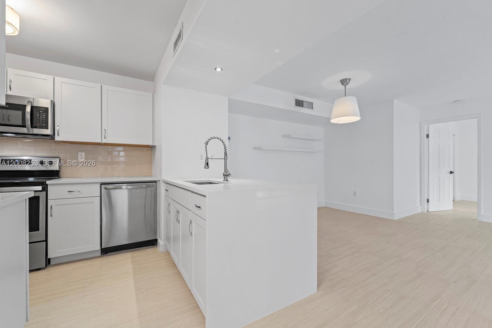 903 NE 199th Street 104 — photo 7