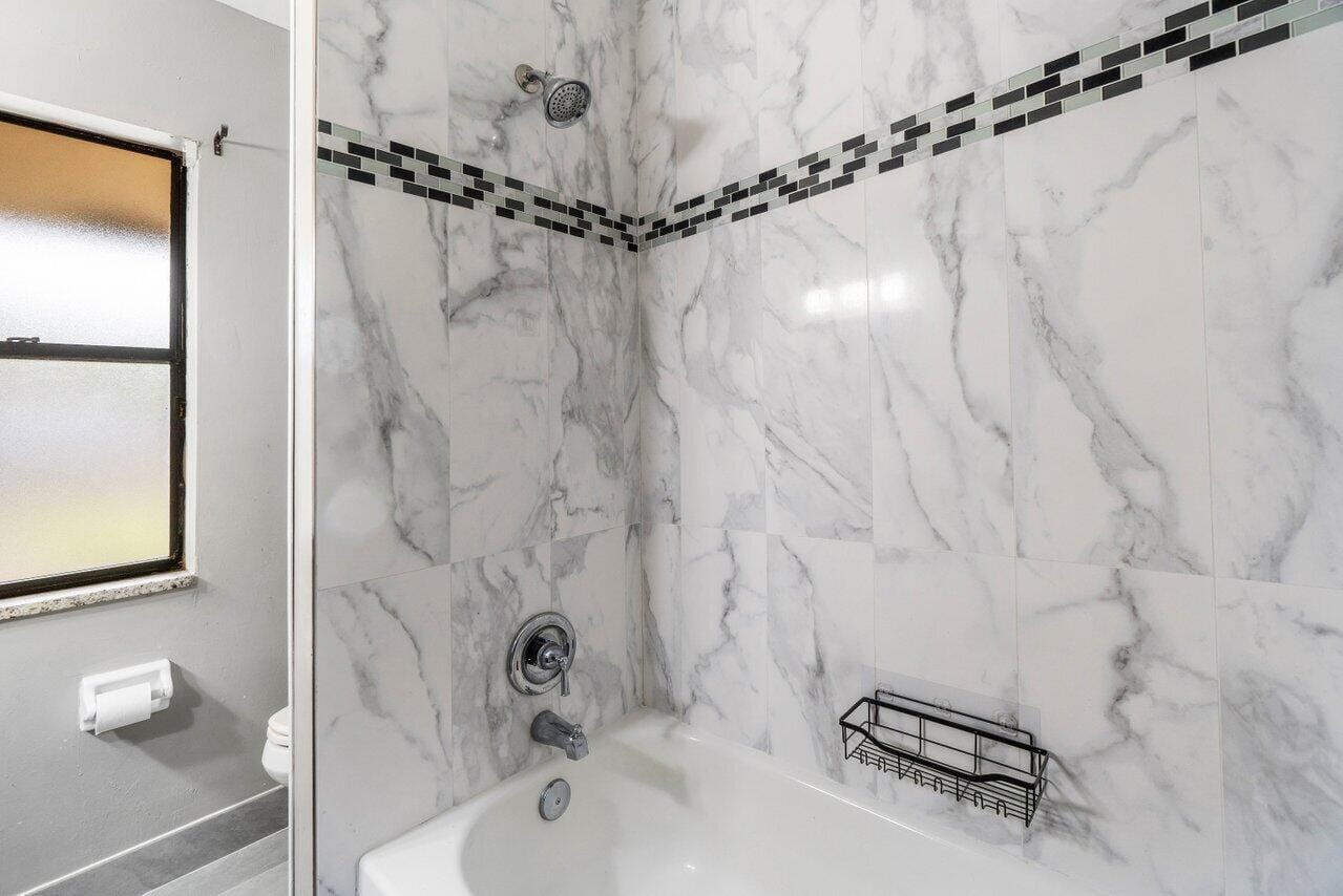 190 Parkwood Drive S — photo 10