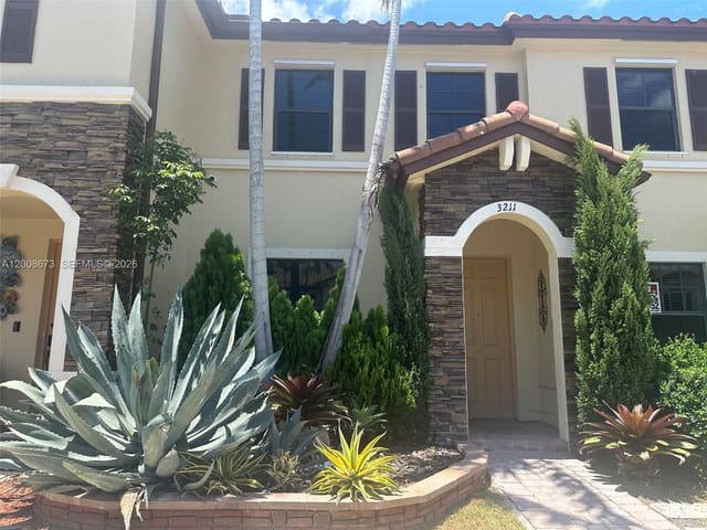 3211 SE 6th Street, Homestead, FL 33033
