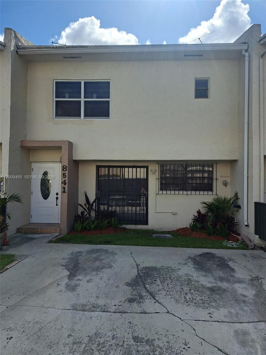 8541 NW 7th Street 32, Miami, FL 33126, Miami