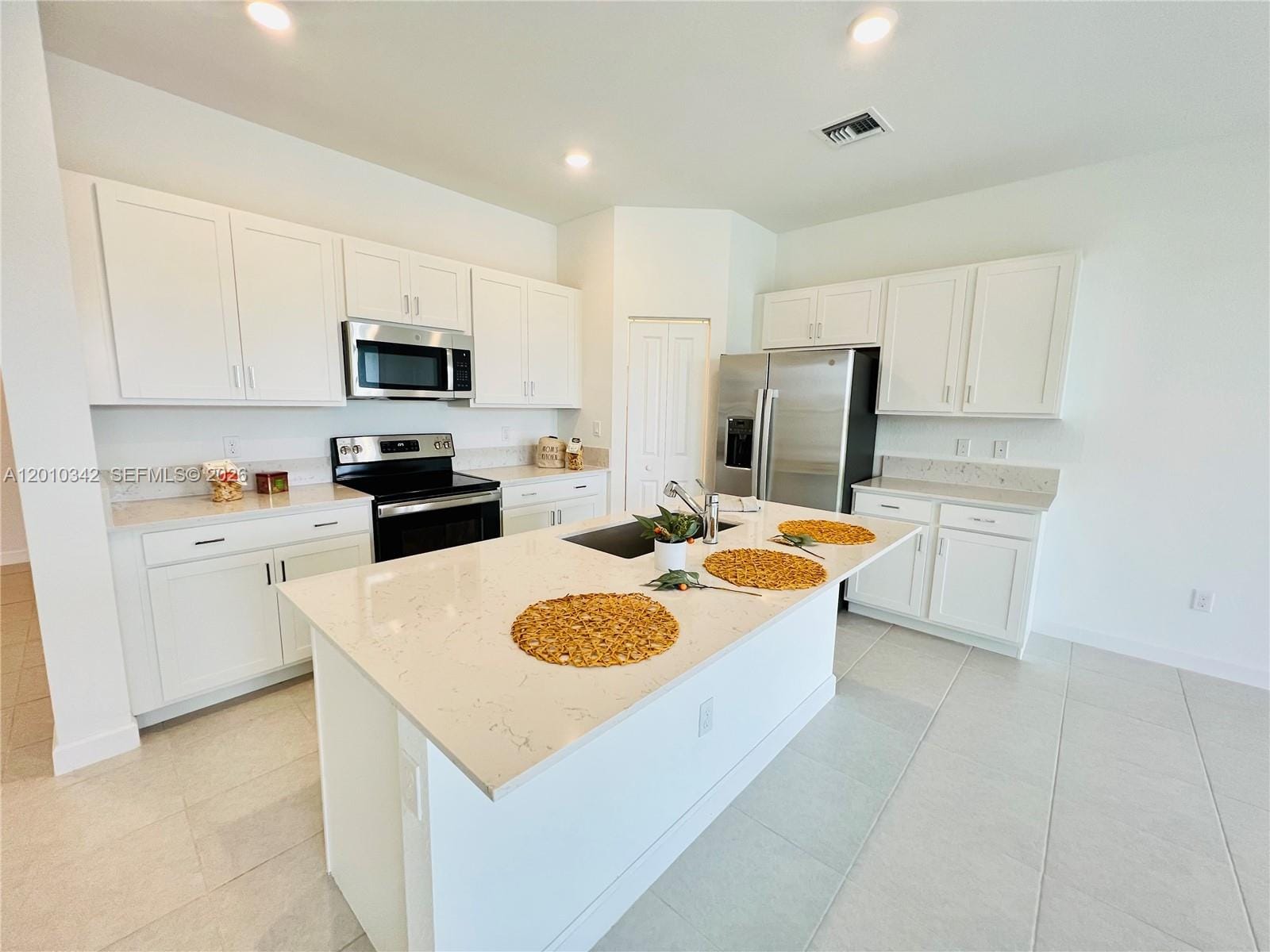6909 Harbours Edge Avenue 6909 — photo 5