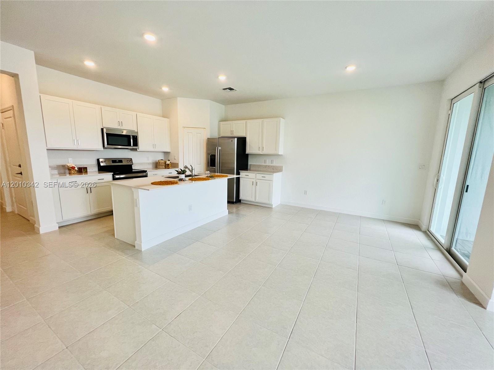 6909 Harbours Edge Avenue 6909 — photo 8