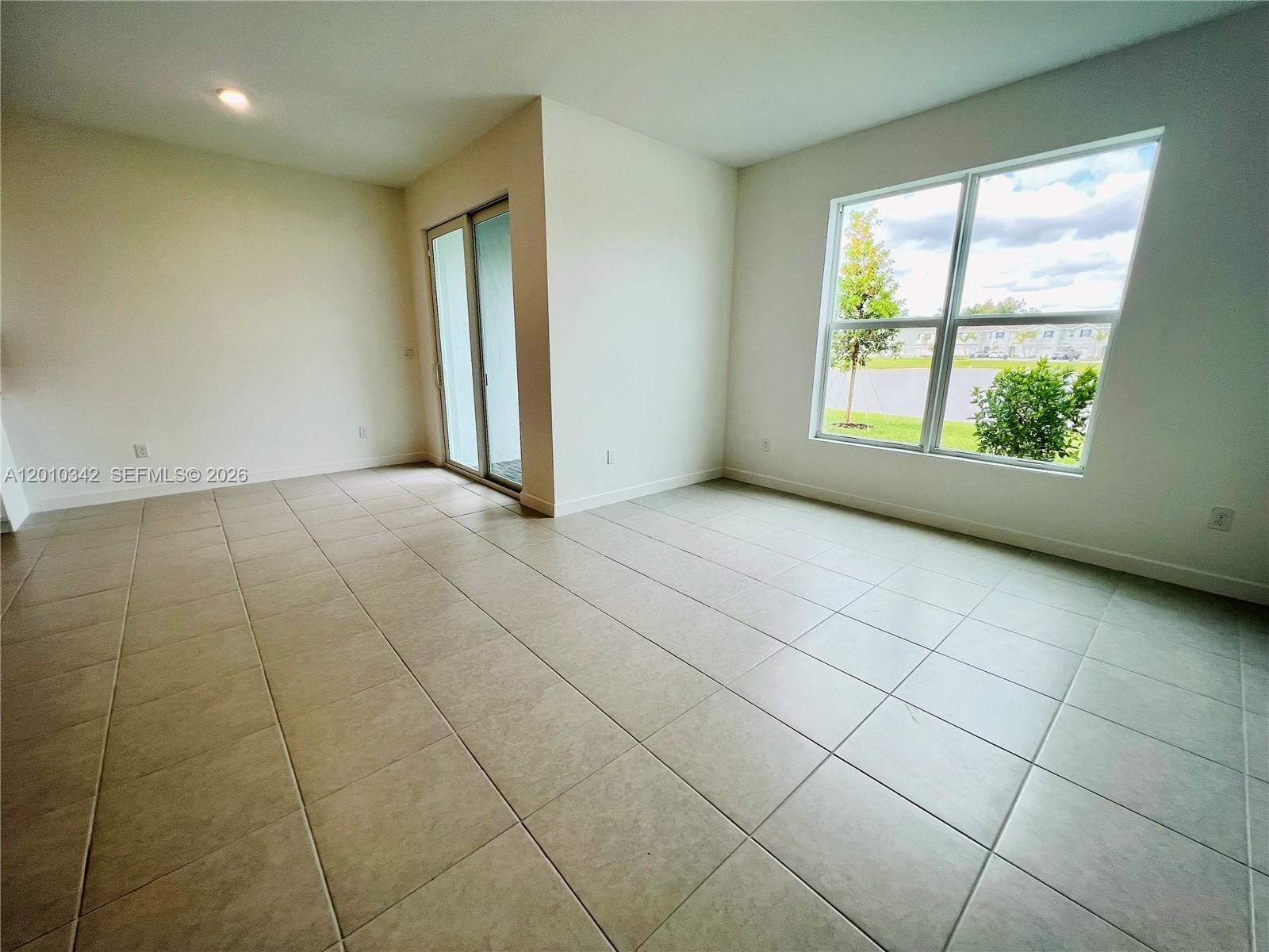 6909 Harbours Edge Avenue 6909 — photo 9