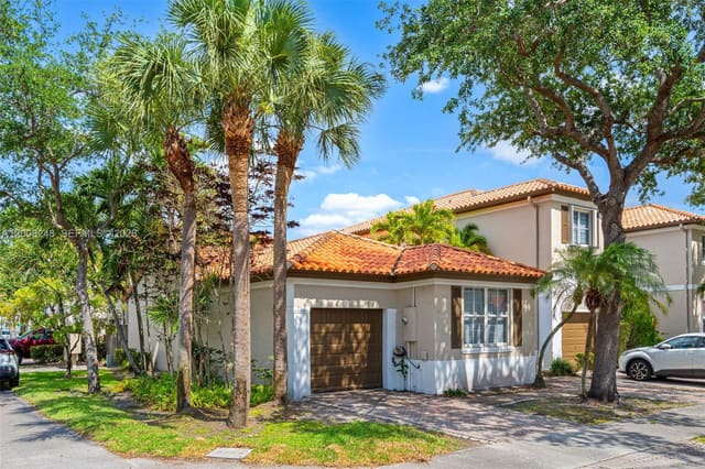 14435 NW 83rd Place, sold in Anchorage AT Miami Lakes, Miami Lakes, FL