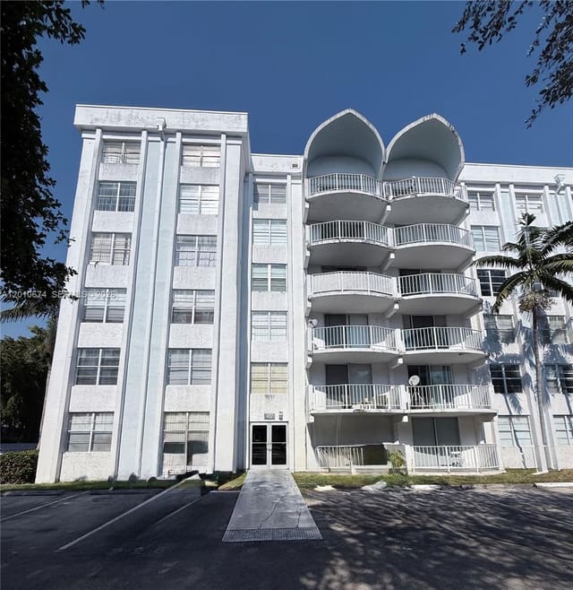 482 NW 165th St Road A-307, Miami, FL 33169