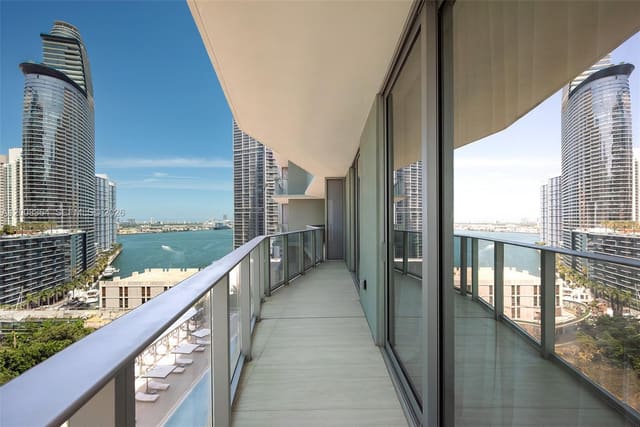 77 SE 5 1906, Miami, FL