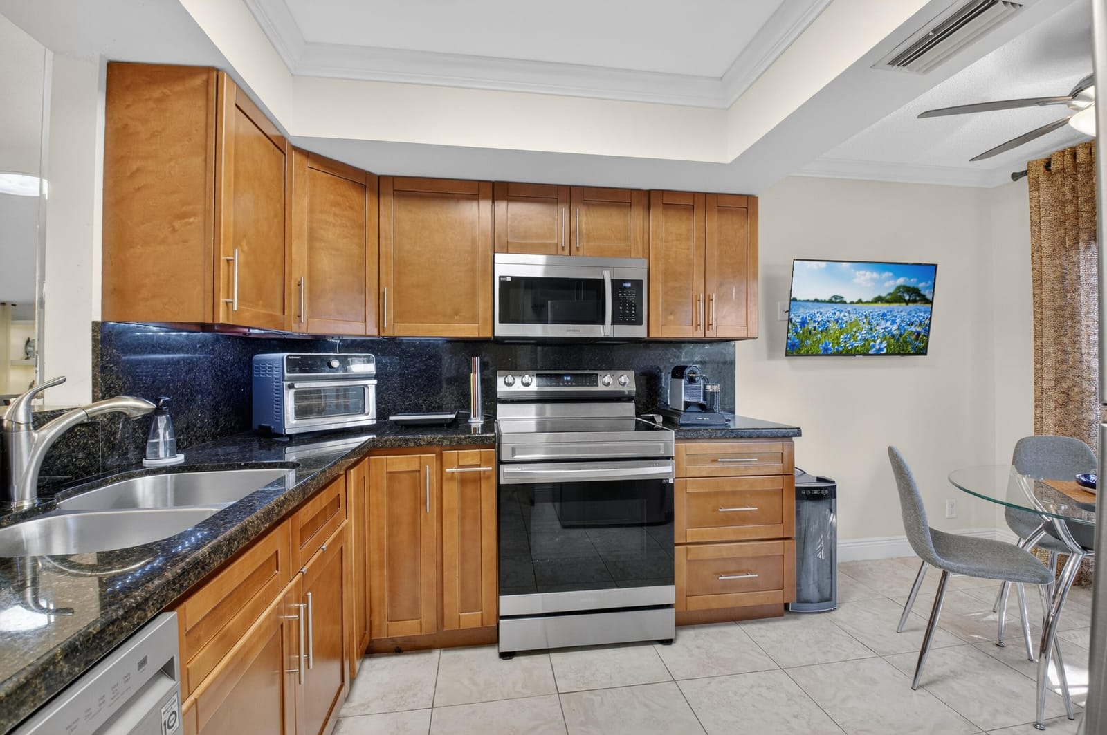 10911 Lake Front Place — photo 4