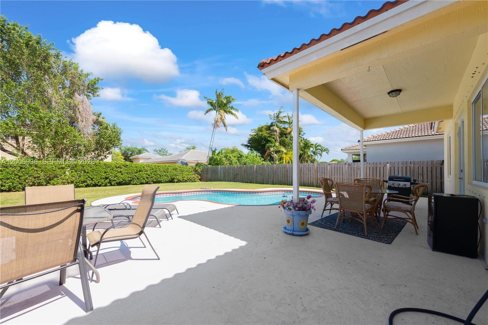 595 SE 30th Drive, Homestead, FL 33033 photo 2