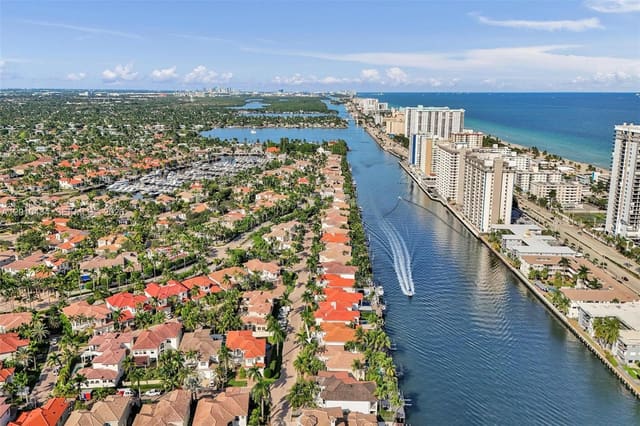 1575 Windjammer Way, Hollywood, FL 33019