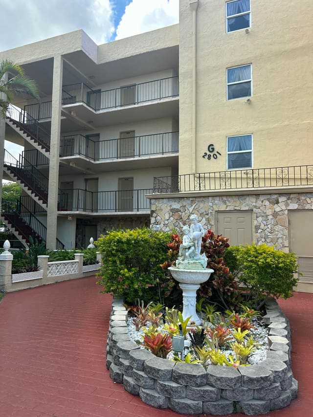 2801 Somerset Drive 201, Lauderdale Lakes, FL 33311