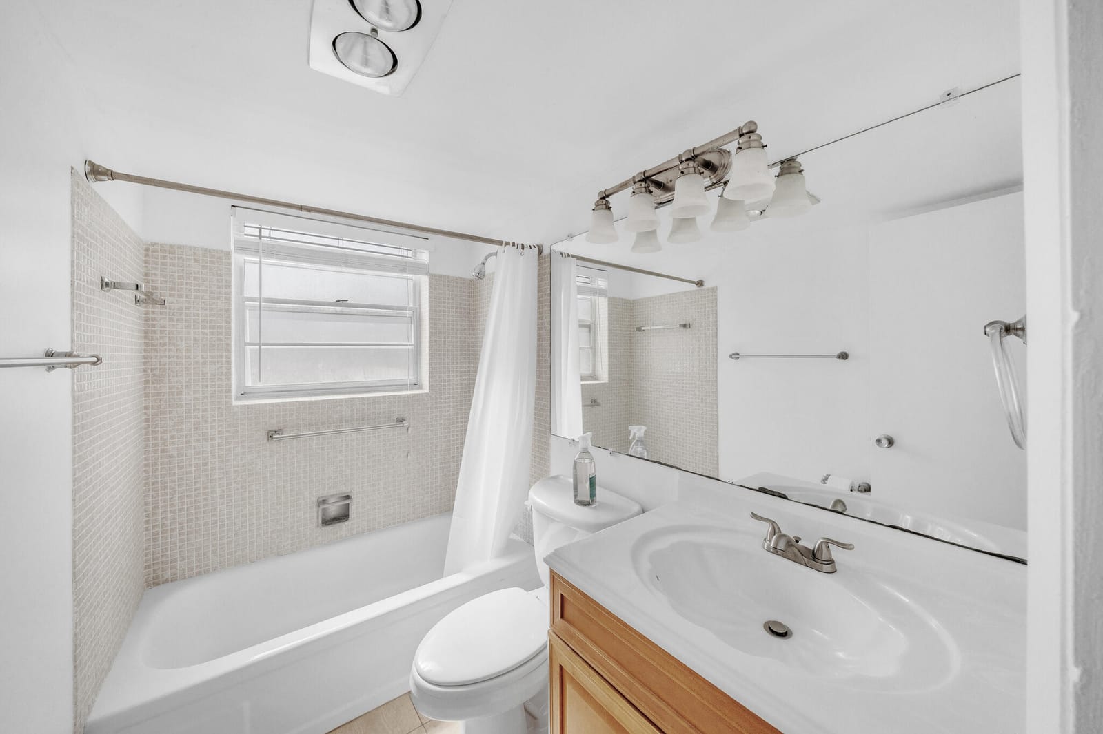 89 Canterbury D — photo 12