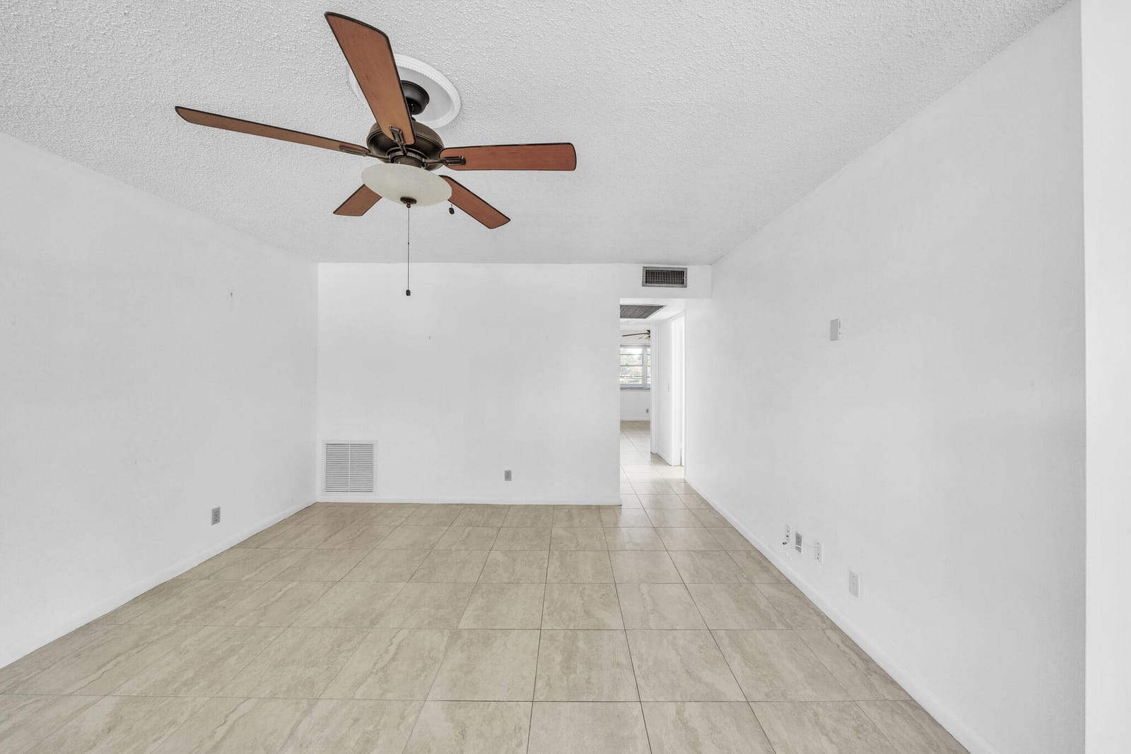 89 Canterbury D — photo 10