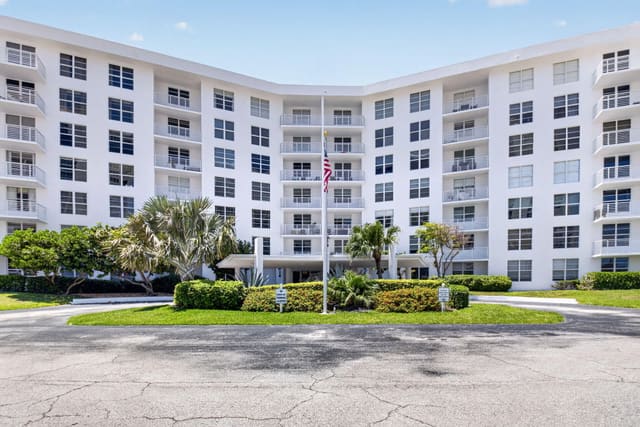 2851 S Ocean Boulevard 5m, Patrician, Boca Raton, FL