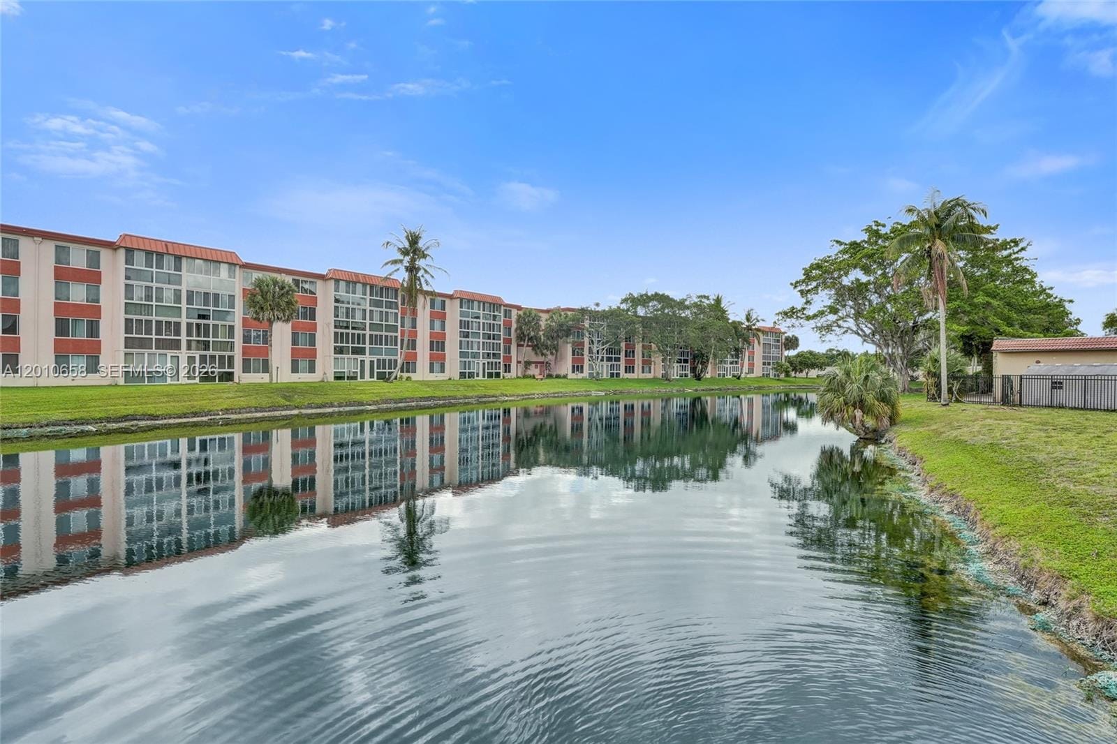 5950 Del Lago Circle 104, Sunrise, FL 33313 photo 3
