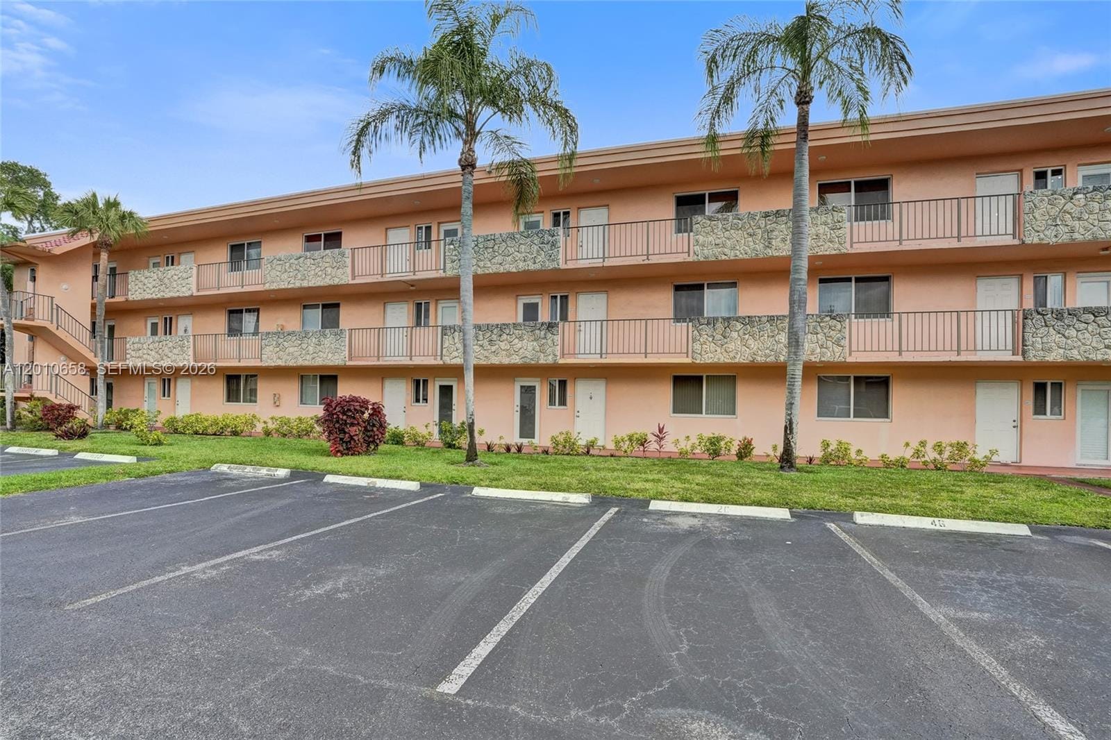 5950 Del Lago Circle 104, Sunrise, FL 33313 photo 27