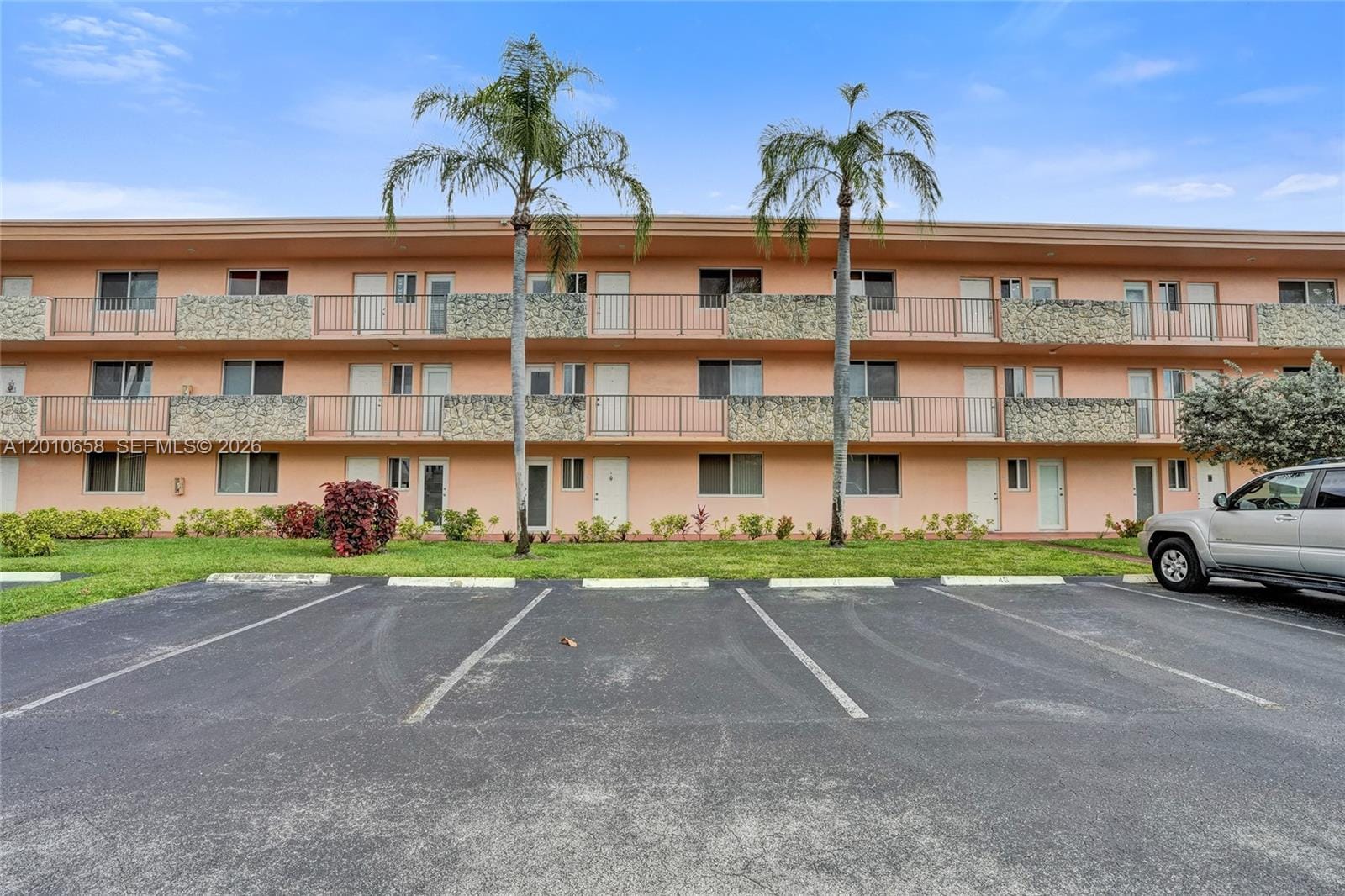 5950 Del Lago Circle 104, Sunrise, FL 33313 photo 29