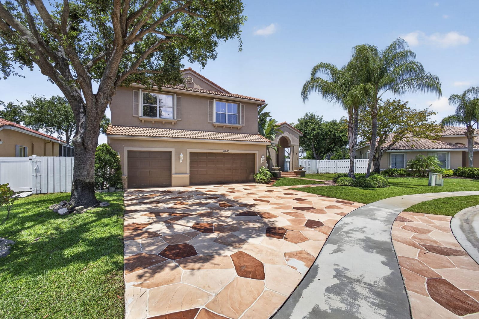 6263 Shadow Tree Lane — photo 2