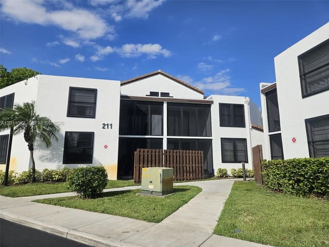 211 Lake Pointe Drive 108, Oakland Park, FL 33309