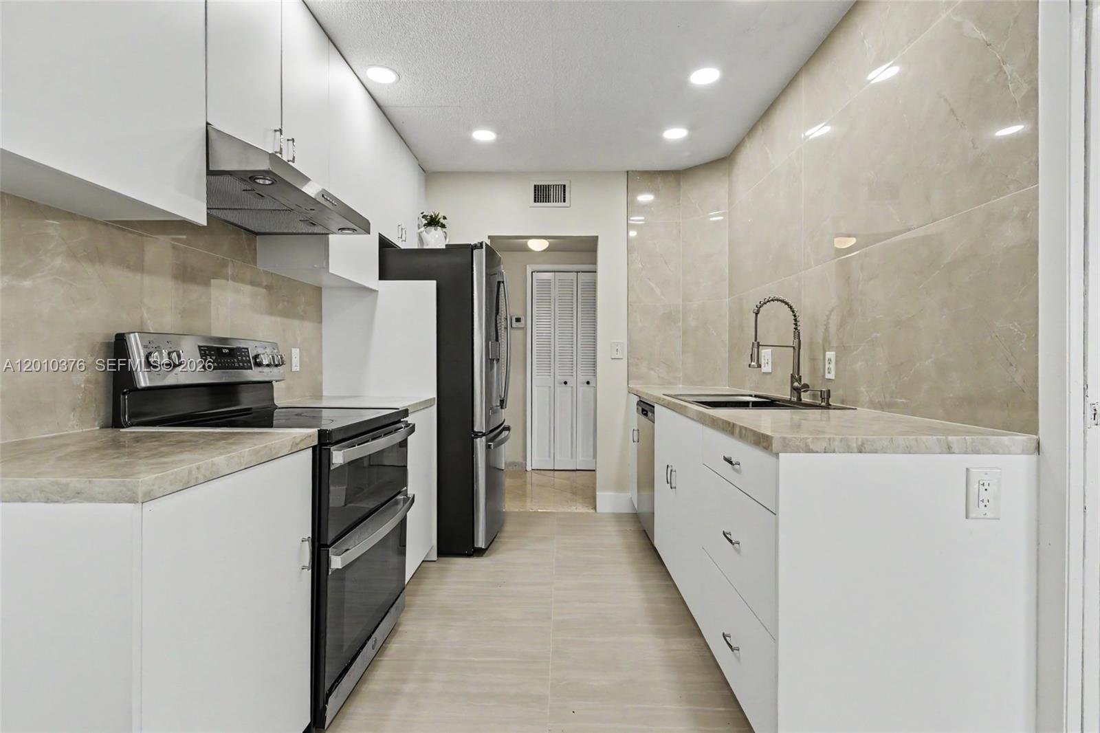 3800 Hillcrest Dr 1211 1211, Hollywood, FL 33021, Hollywood