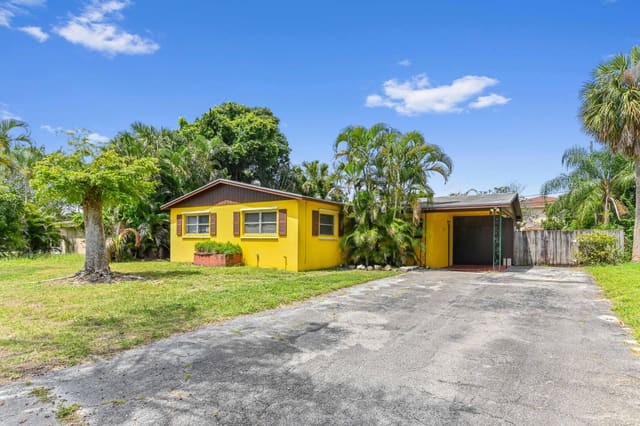 877 Sarazen Drive, sold in Lake Belvedere Estates, West Palm Beach, FL