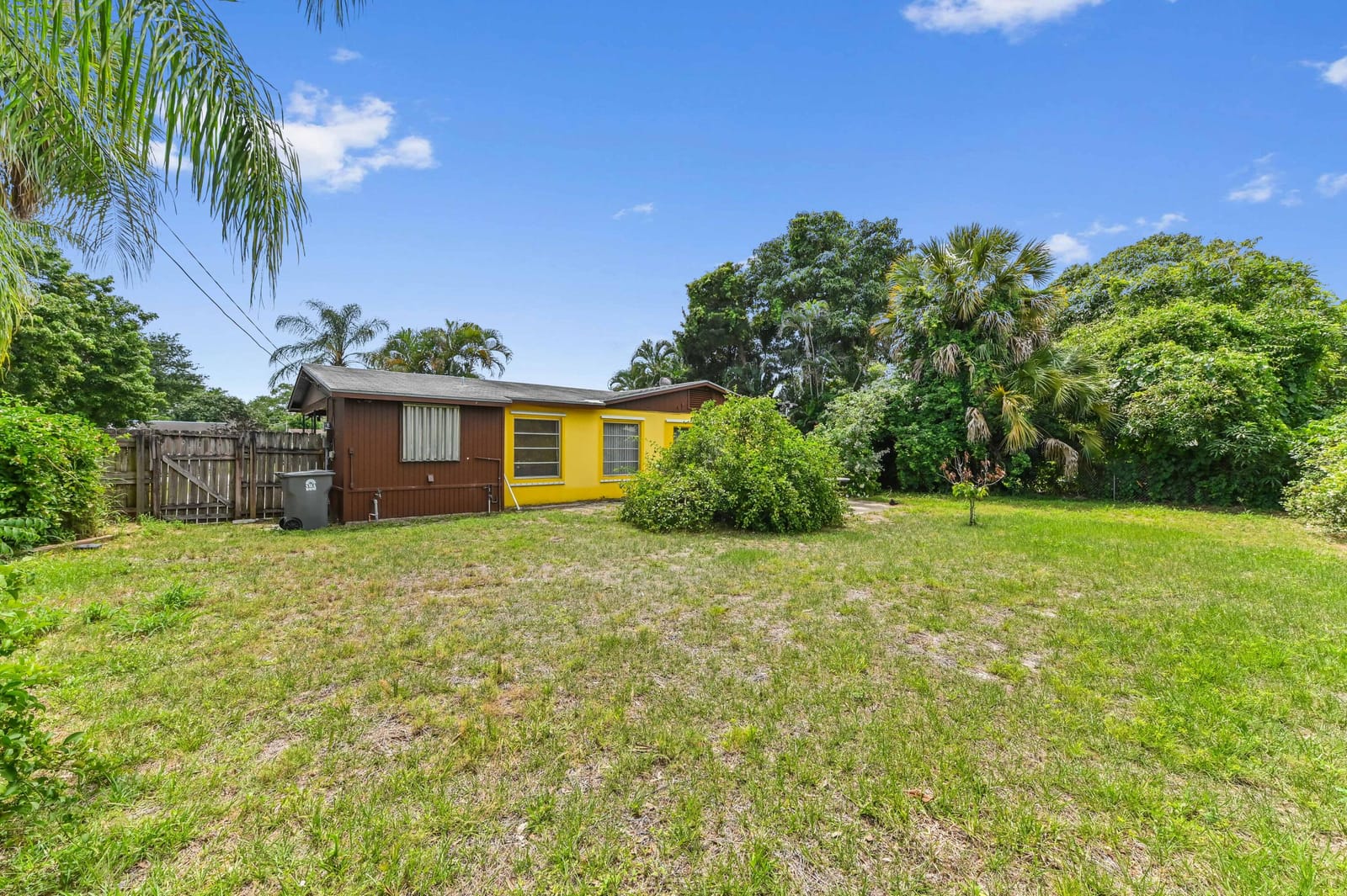 877 Sarazen Drive, Lake Belvedere Estates, FL 33413 photo 4