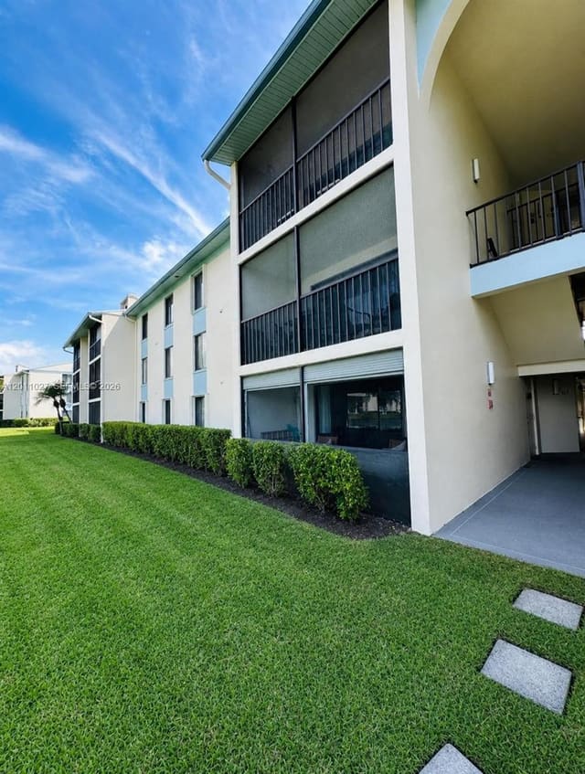 1110 Green Pine Boulevard C1, West Palm Beach, FL 33409