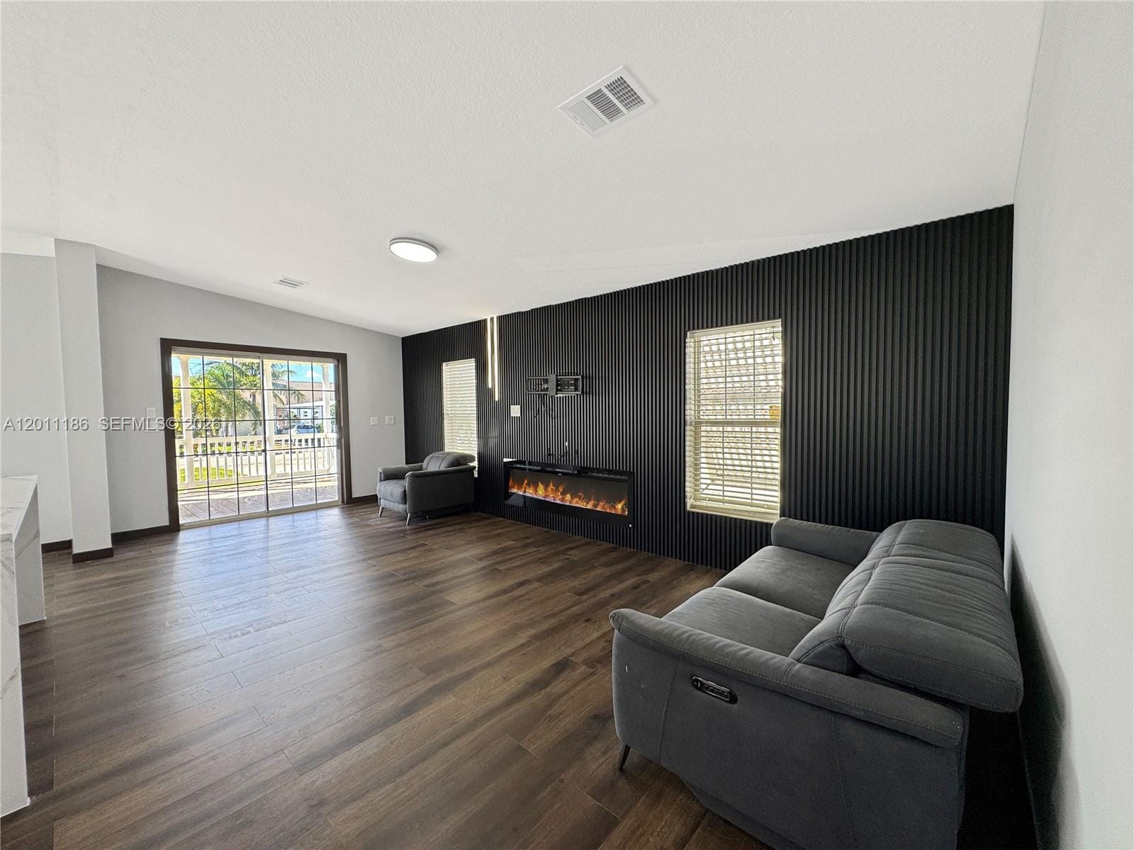 2863 SW 58th Manor — photo 4
