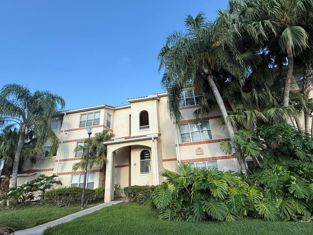 3390 N Pinewalk Drive 1012, Coral Key, Margate, FL
