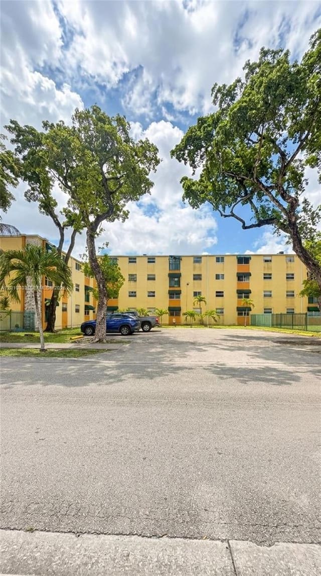 666 W 81st Street 316, Hialeah, FL 33014