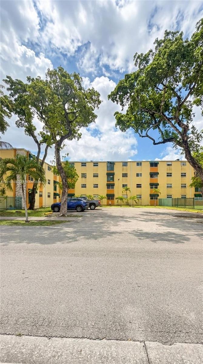 666 W 81st Street 316, Hialeah, FL 33014, Hialeah