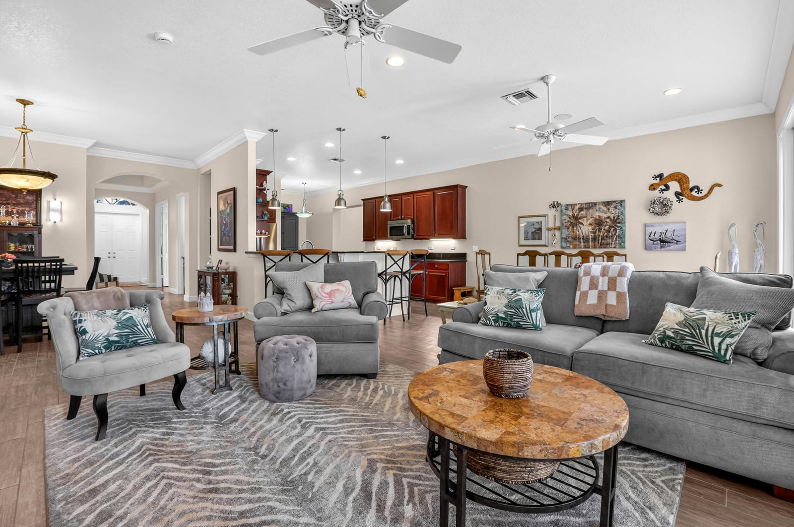9539 Avenel Lane — photo 4
