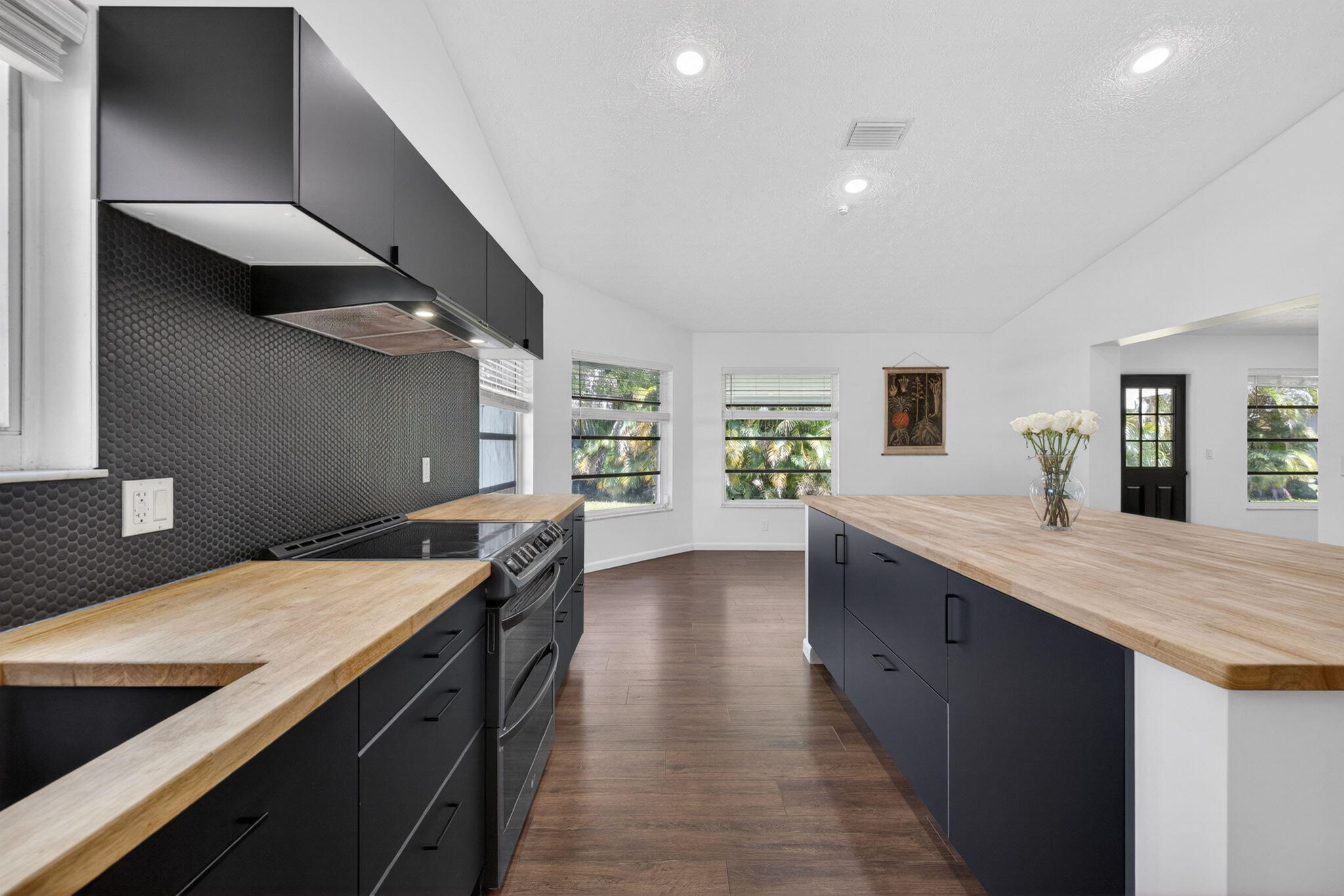 1721 SW Ocean Cove Avenue — photo 4
