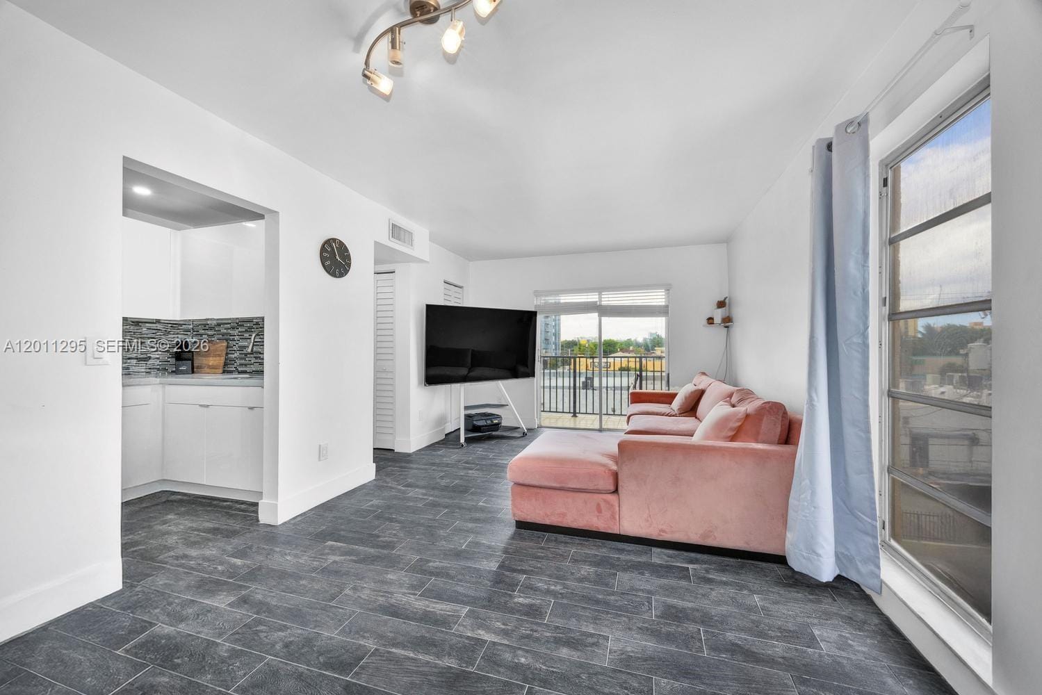 1051 SW 1st Street 401, Miami, FL 33130 photo 2