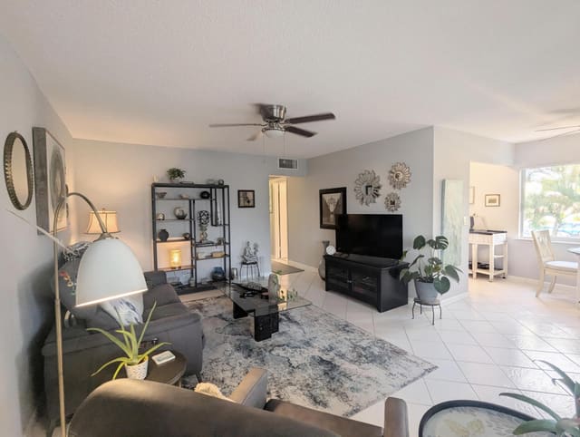 100 Kingswood E, West Palm Beach, FL 33417